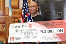 El inmigrante enfermo de cáncer que ganó un premio de US$1.300 millones en la lotería