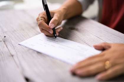 En caso de ser aprobada la medida de DeSantis, se le otorgaría un cheque de US$1000 a los propietarios permanente de Florida