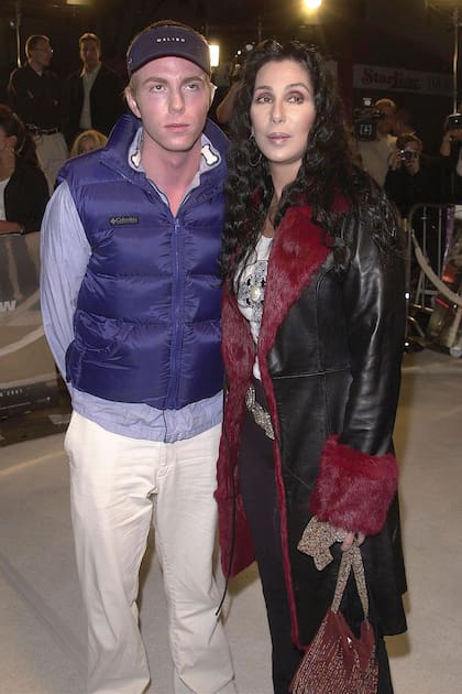 Cher en una foto de archivo,
en marzo de 2001, junto a su
hijo Elijah Blue
