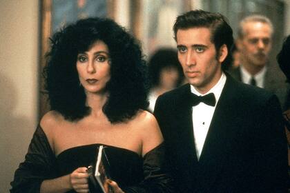 Cher y Nicolas Cage en Hechizo de luna, de 1987