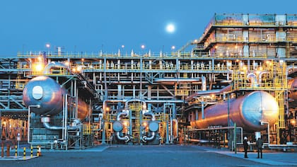 Chevron, Exxon Mobil y varios socios anunciaron una inversión de US$37.000 millones para ampliar el proyecto
petrolífero Tengiz, en Kazajistán, que ya es uno de los desarrollos más rentables del sector en los últimos 40 años