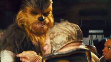 Chewbacca le arranca un brazo a Unkar Plutt