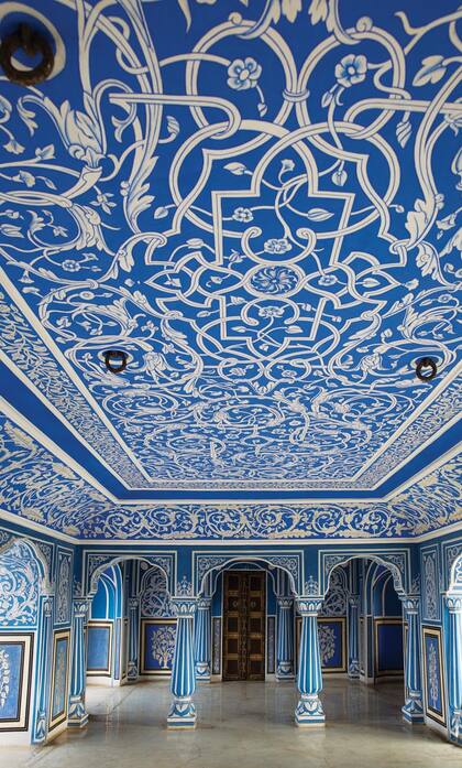 Chhavi Niwas es uno de los salones más fotografiados de City Palace, por su arte típico rajput en azul y blanco