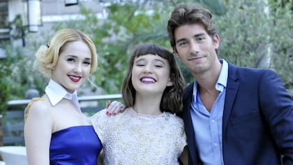 Chiara posa junto a sus compañeros de elenco, Mercedes Lambré y Victorio D''Alessandro