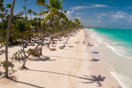 Amplias playas en los destinos más increíbles de Caribe y Brasil.