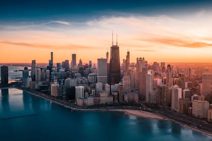 Chicago, la tercera ciudad más poblada de los Estados Unidos, icónica por sus emblemáticos rascacielos, tiene uno de los skylines más bellos del mundo