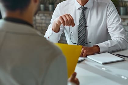Chicago Youth Works incluye empleos temporales para el verano, pasantías pagas y programas comunitarios para jóvenes de entre 14 y 24 años.