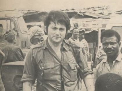 Chiche Gelblung realizó coberturas a lo largo del mundo; en esta foto de 1970, en Biafra