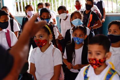 Chicos en clase en Caracas, Venezuela