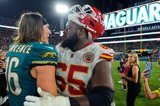 Chiefs podrían quedarse sin el lado izquierdo titular de la línea ofensiva contra Commanders