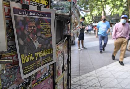 Los diarios de Chile dedican sus portadas al triunfo de Boric