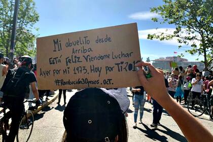 Chile, la calle habla a través de los carteles