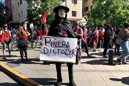 Chile, la calle habla a través de los carteles