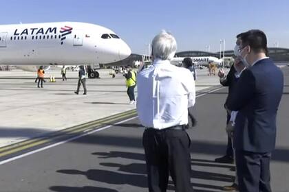 Chile recibió casi dos millones de vacunas Sinovac en un vuelo de LATAM, aunque fue subcontratado