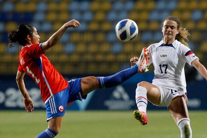 Chile se ilusiona con el oro en fútbol femenino, pero afronta un serio problema