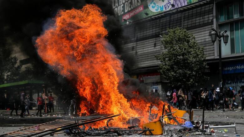 chile-vive-un-estallido-social-con-protestas-en-3E64BEUHLZEPHOG3ZJJ7CVAR7M