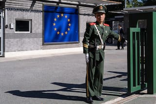 China anuncia un acuerdo con la UE para resolver disputa sobre importaciones de vehículos eléctricos