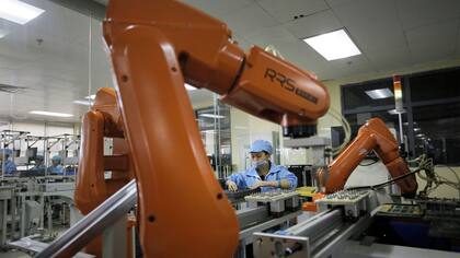 China comenzó a emplear una mayor cantidad de robots para reemplazar a los operarios en las tareas repetitivas o de bajos requisitos técnicos