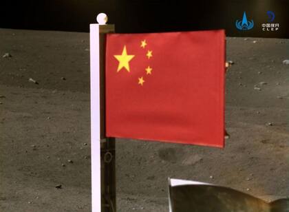 China es el último país que puso su bandera en la superficie lunar este 2024
