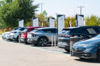 China logró producir autos eléctricos baratos: EE.UU. tiene que intentarlo también