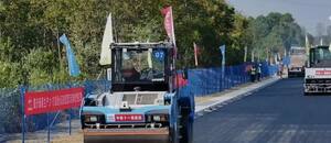 China repavimentó casi 160 km de autopista con máquinas autónomas