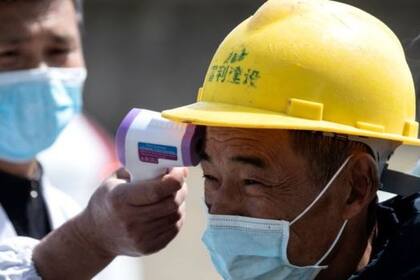 China realiza diversos controles para detectar fiebre como síntoma del covid-19