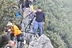 Cayó de un acantilado a 40 metros de altura mientras intentaba sacarse una selfie