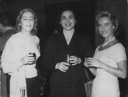 China Zorrilla junto a la locutora y actriz uruguaya Cristina Morán y Mirtha Legrand