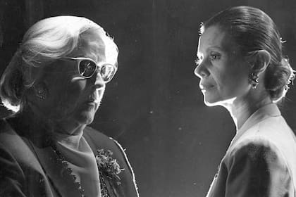 China Zorrilla y Luisina Brando en 'Eva y Victoria', una obra en la que recrearon a Eva Perón y Victoria Ocampo.