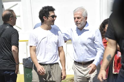 Chino Darín y Victor Laplace en el último adiós a Alejandra Darín