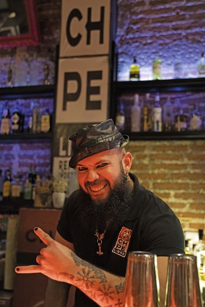 CHIPE Libre, República Independiente del Pisco y uno de los especialistas de la barra “pisquera”.