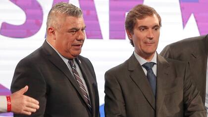 Claudio "Chiqui" Tapia, presidente de la AFA, y Mariano Elizondo, titular de la Superliga