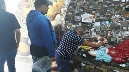 Chiqui Tapia, tras las elecciones, hizo una escapada a San Juan y visitó La difunta Correa