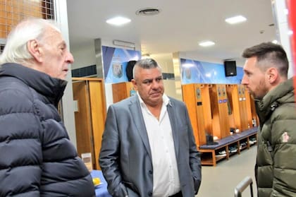 Chiqui Tapia y César Luís Menotti, reciben a Lionel Messi en el predio de AFA; el Flaco se encontró con la Pulga por primera vez