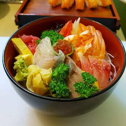 Chirashizushi, el sushi inesperado, en Bistro Tokio