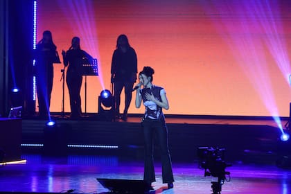 Chita, en tanto, brindó una versión de "Será de Dios", uno de los temas del grupo Erreway que intergraron Felipe Colombo, Camila Bordonaba, Benjamín Rojas y Luisana Lopilato