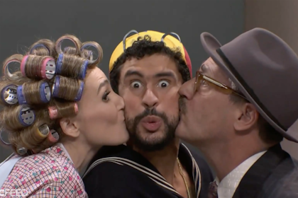 Chloe Fineman como Doña Clotilde, Bad Bunny y Jon Hamm como el profesor Jirafales en Saturday Night Live