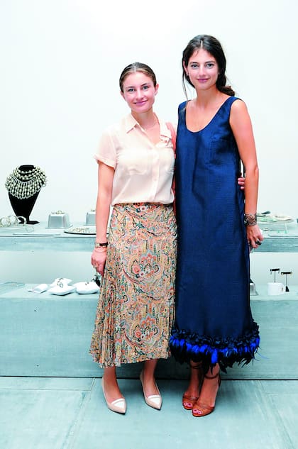 Chloe Malle, editora de Vogue, y la princesa Natalya Poniatowski en la presentación de Under Our Sky