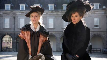 Chloë Sevigny y Kate Beckinsale, dos damas de temer en Amor y amistad, el film que llega a las salas mañana