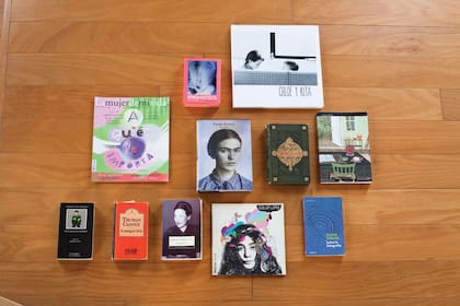 Chloé y rita es un libro de imágenes cotidianas de sus hijas, producto de whisky, el emprendimiento fotográfico de agustina. En facebook: whisky