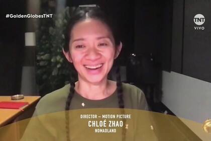 Chloé Zhao, feliz con su triunfo