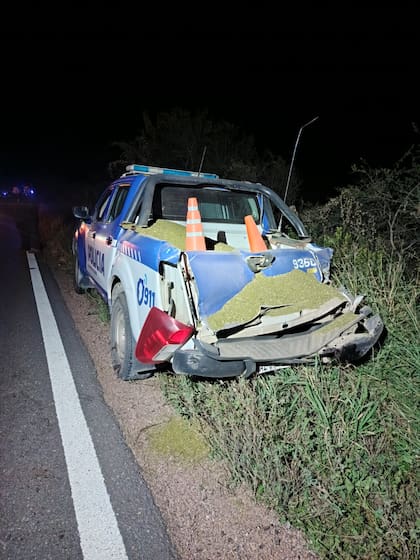Chocaron contra un rodado policial y otros vehículos detenidos por un accidente previo y una mujer falleció.