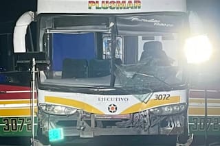 Chocaron tres micros con hinchas de Estudiantes en la ruta 8