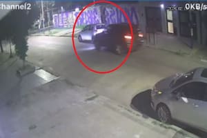 Chocó un auto estacionado y huyó: lo identificaron y se desató una feroz pelea