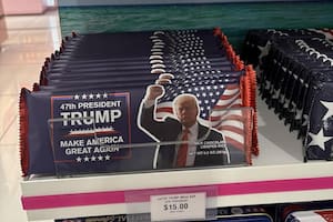 El nombre de Trump en chocolates, aeropuertos y dólares