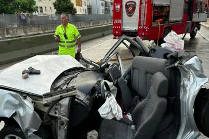 Choque de dos camiones y un auto en autopista Cámpora