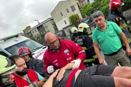 Choque de dos camiones y un auto en la autopista Cámpora