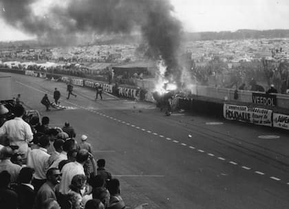 Choque, despiste, explosión, fuego y muertes... Le Mans fue el escenario de la mayor catástrofe del automovilismo.