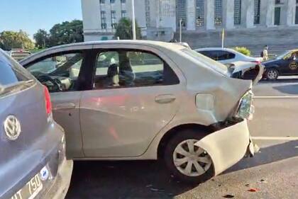 Choque en cadena frente a la Facultad de Derecho en Recoleta