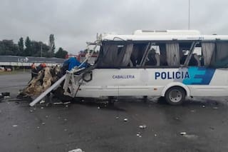 Choque fatal en Carmen de Areco: hay cuatro policías muertos y 19 heridos
